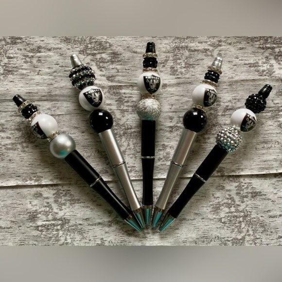 Las Vegas Raiders - Fun beaded pens for any Raider fan. I will sell individually - Picture 1 of 2